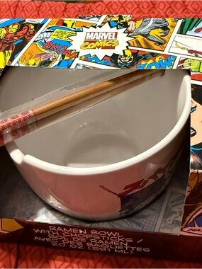 Spider-Man Marvel White Ceramic Ramen Bowl with Wooden Chopsticks